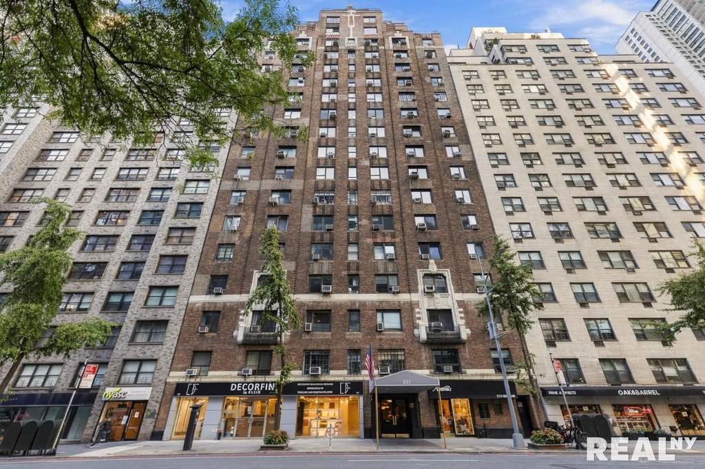 227 East 57th Street, Unit 6E photo 6