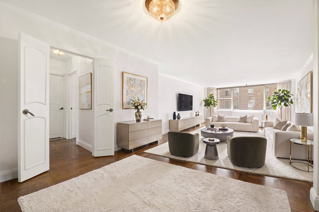 139 East 63rd Street, Unit 6A photo 2
