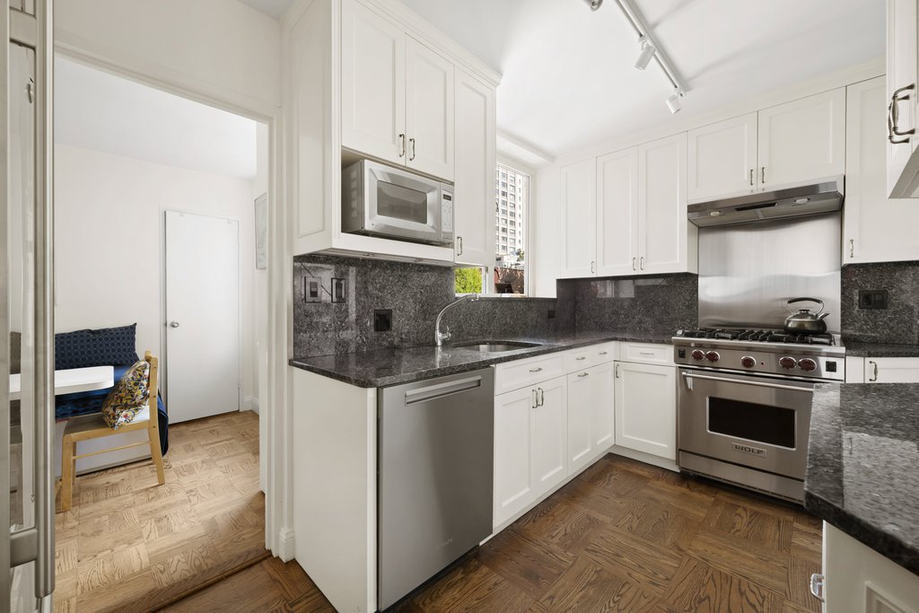 139 East 63rd Street, Unit 6A photo 5