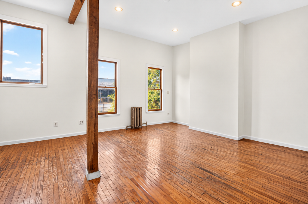 144 11th Street – For Sale photo 13
