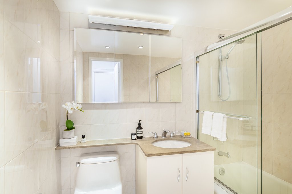 45 Sutton Place South, Unit 15C photo 10