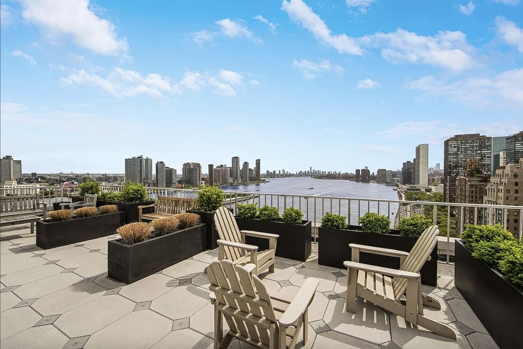 45 Sutton Place South, Unit 15C photo 13