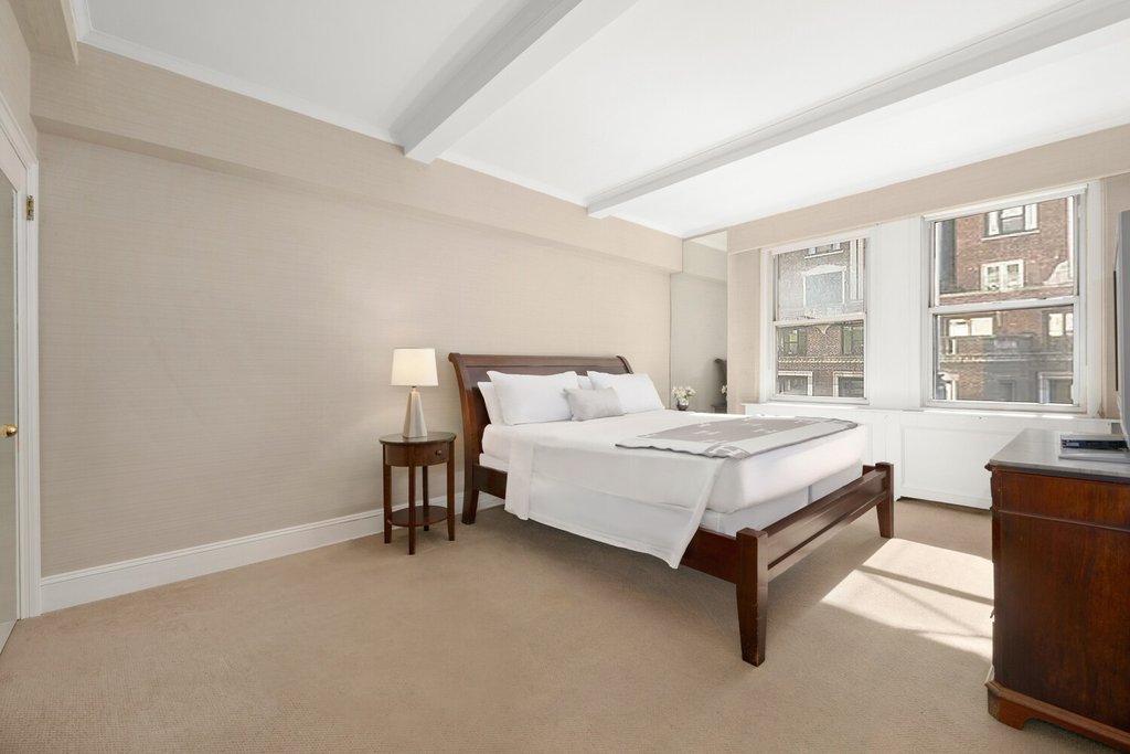 111 East 56th Street, Unit 1202 photo 4
