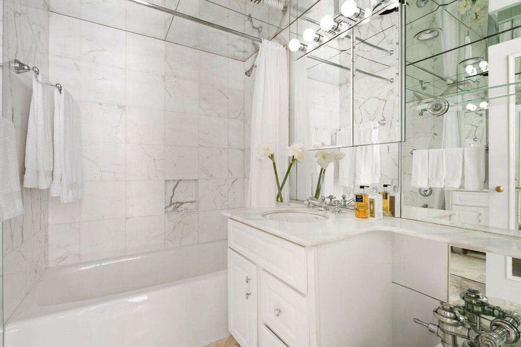 111 East 56th Street, Unit 1202 photo 5