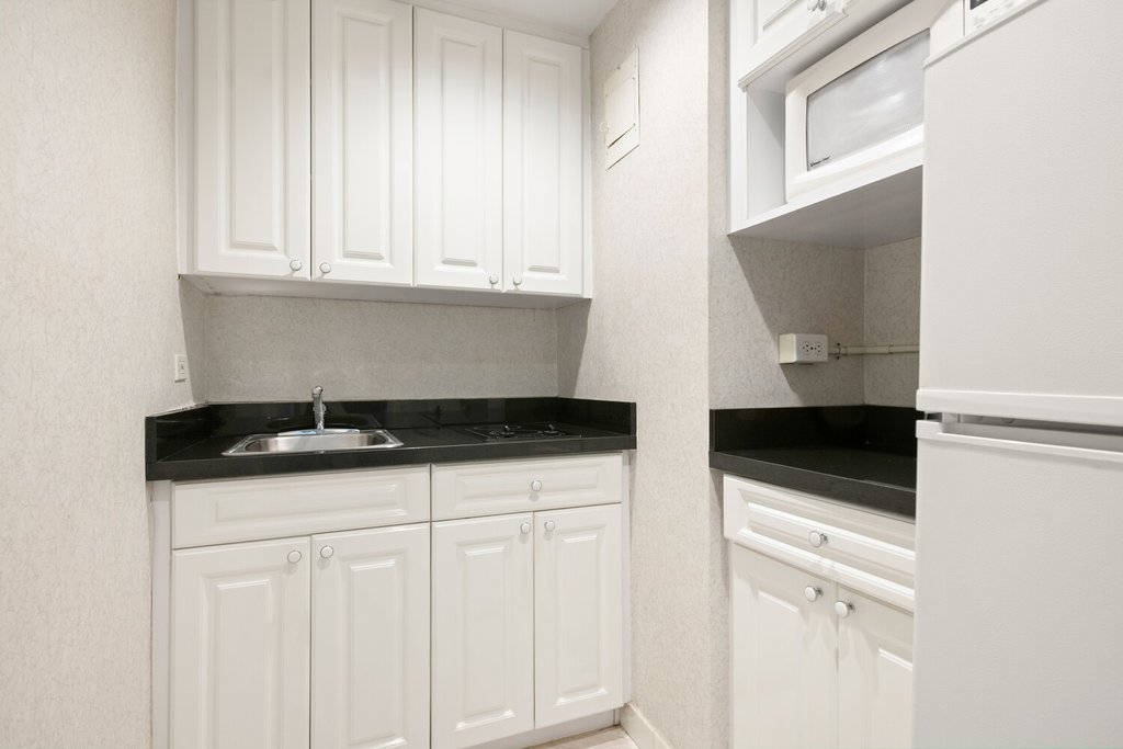 111 East 56th Street, Unit 1202 photo 6