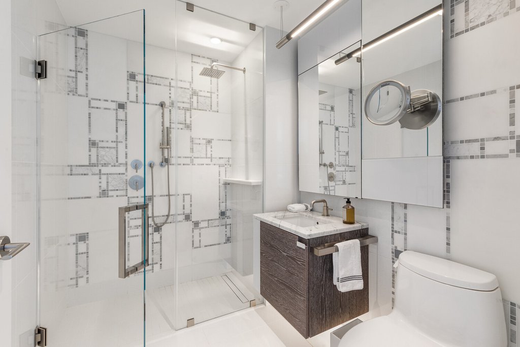 1 City Point, Unit 37E photo 9