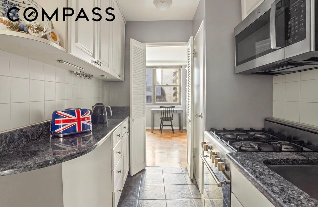 225 East 36th Street, Unit 4O photo 4