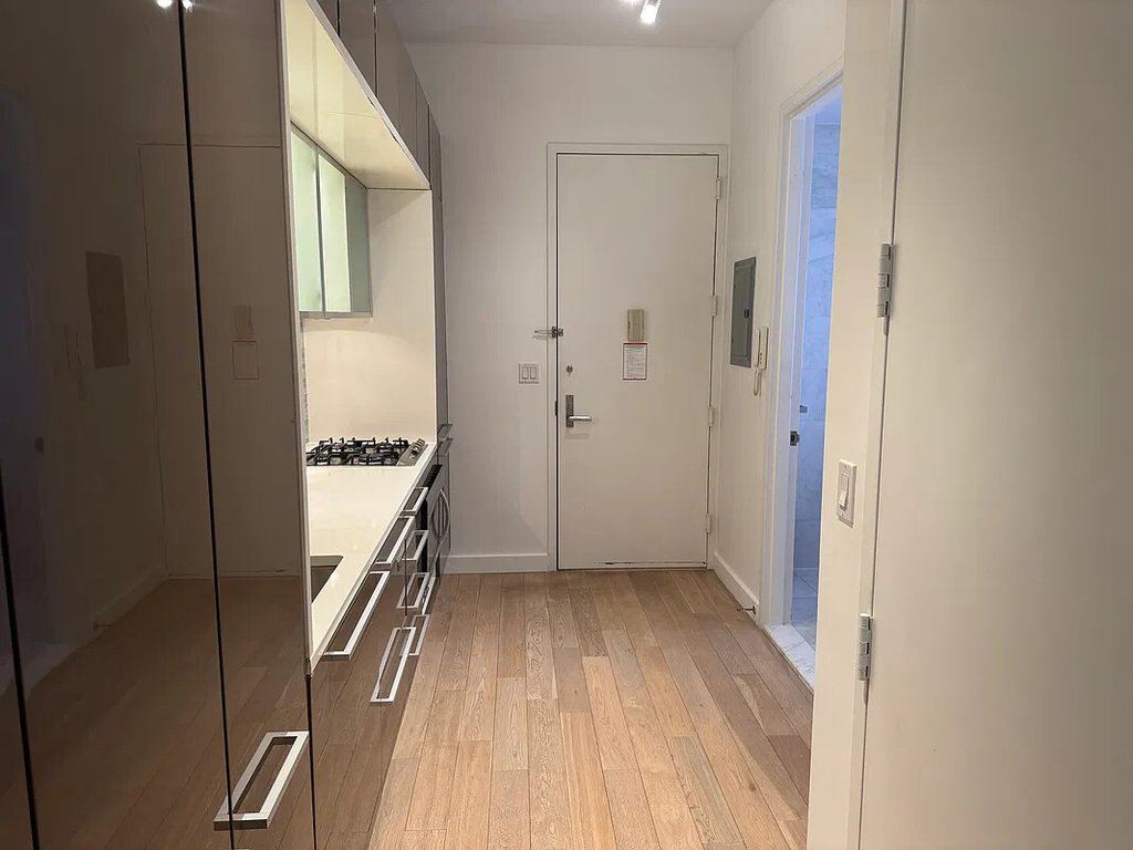 75 Wall Street, Unit 18L photo 3