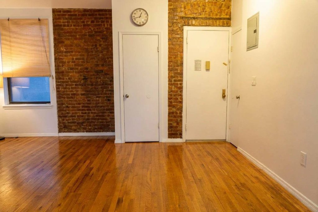 401 West 47th Street, Unit 5 photo 2