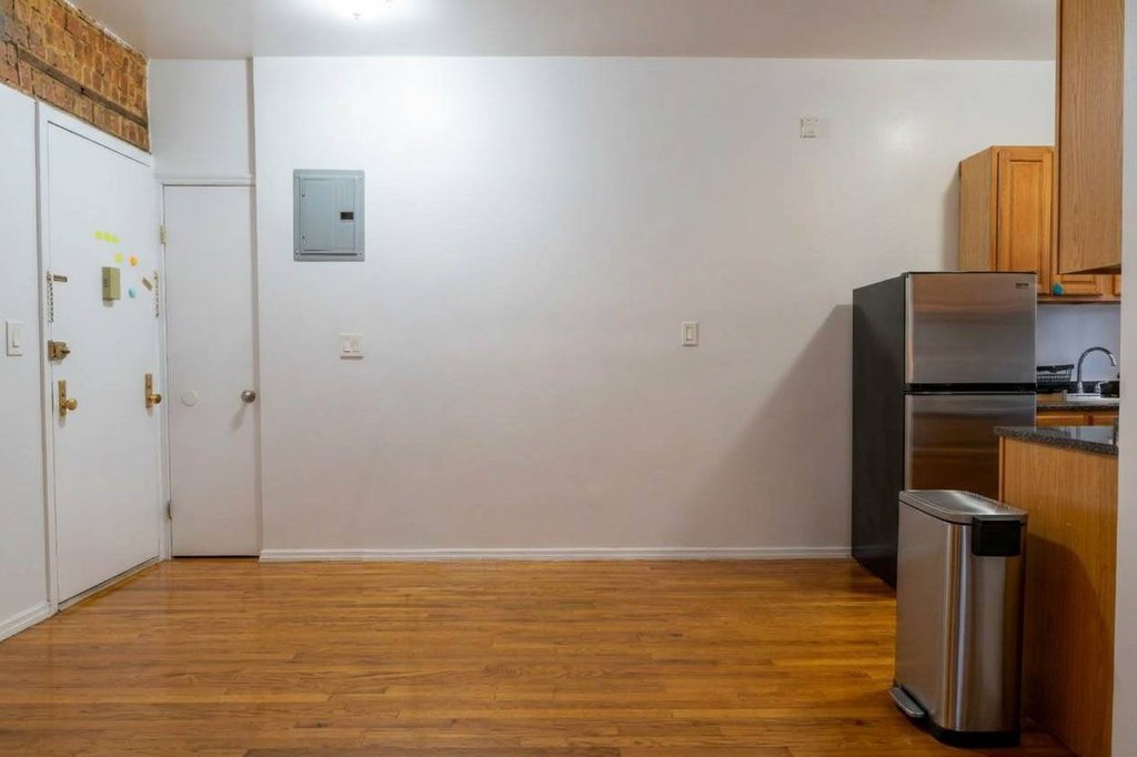 401 West 47th Street, Unit 5 photo 3