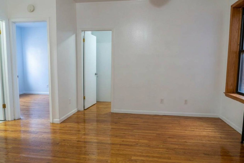 401 West 47th Street, Unit 5 photo 4