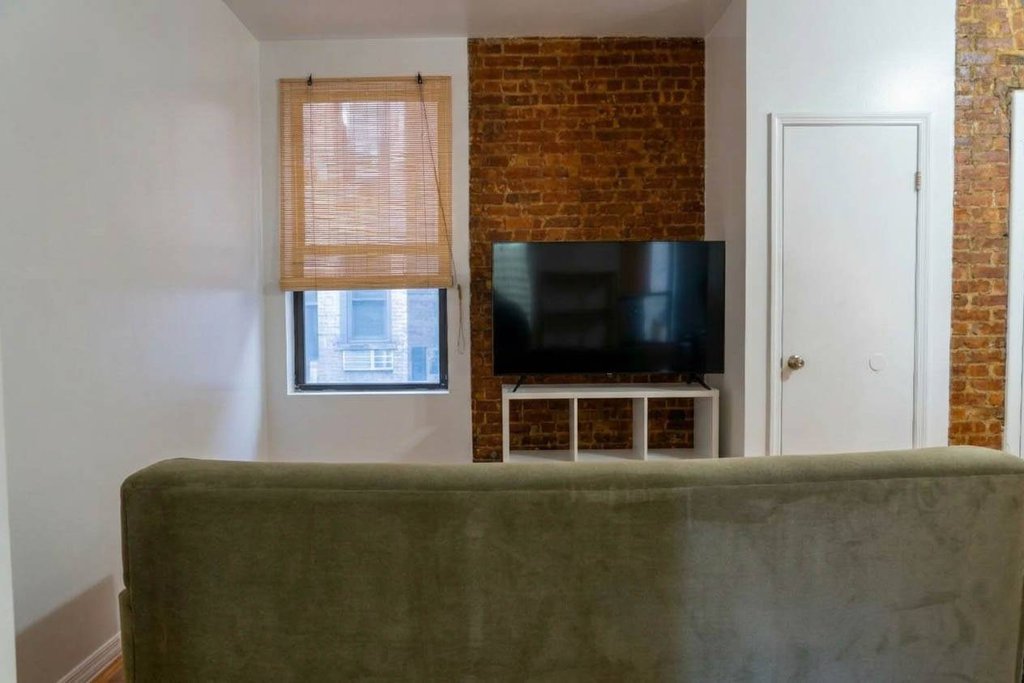 401 West 47th Street, Unit 5 photo 5