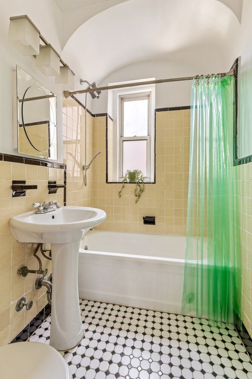 176 Seeley Street, Unit D/1 photo 8
