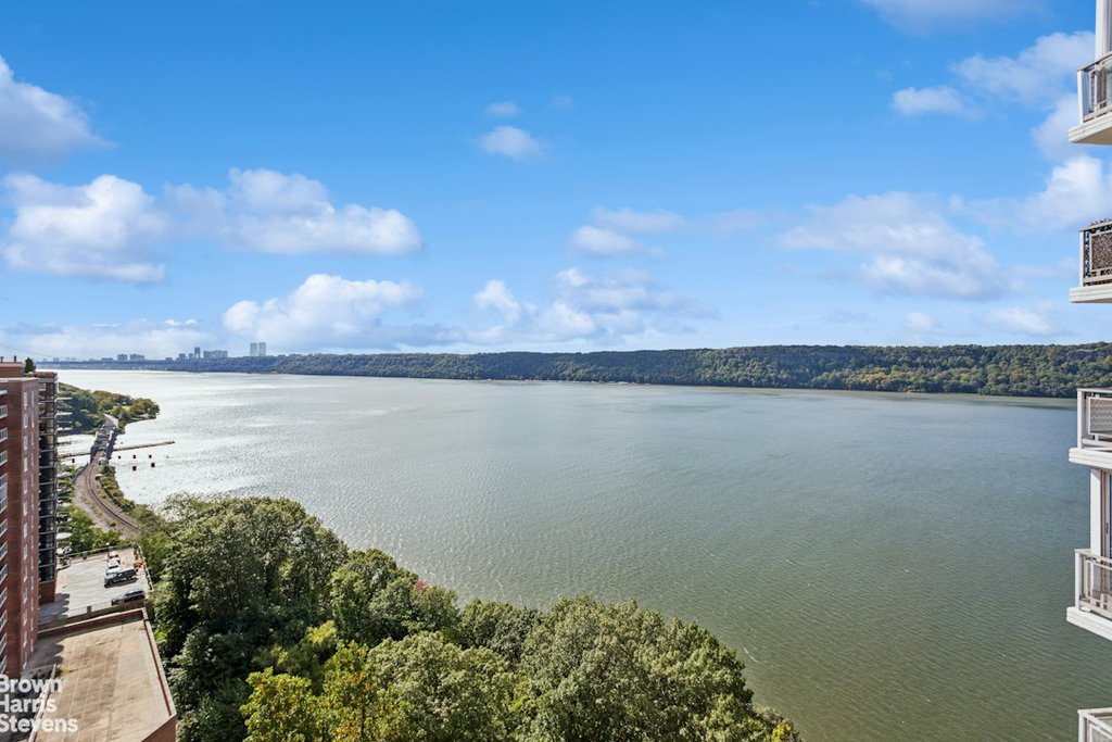 2621 Palisade avenue, Unit 14L