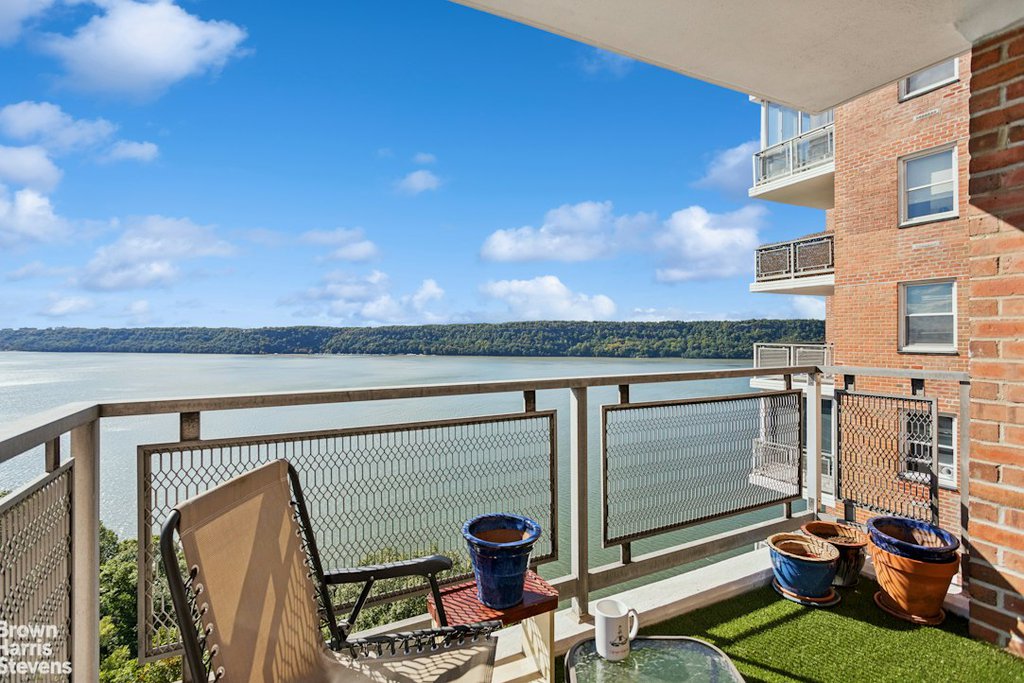 2621 Palisade avenue, Unit 14L photo 2