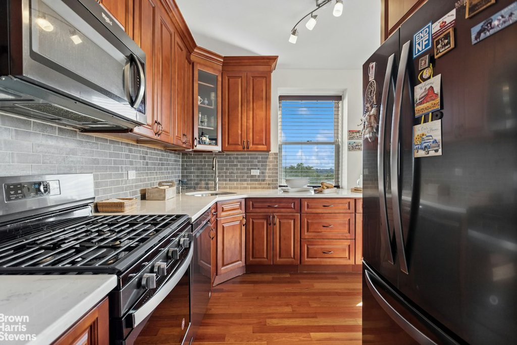 2621 Palisade avenue, Unit 14L photo 9