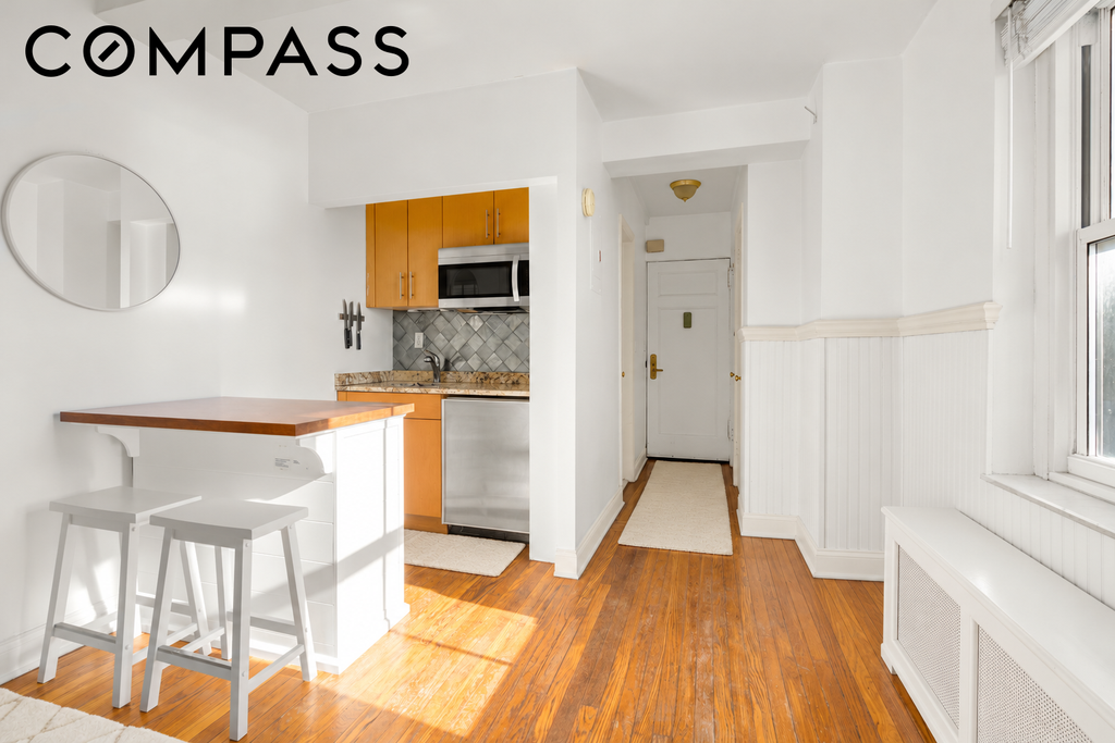 25 Tudor City Place, Unit 323 photo 5
