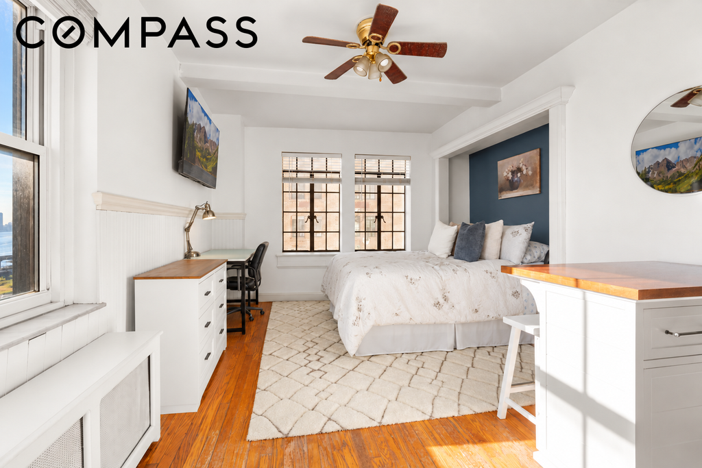 25 Tudor City Place, Unit 323 photo 6