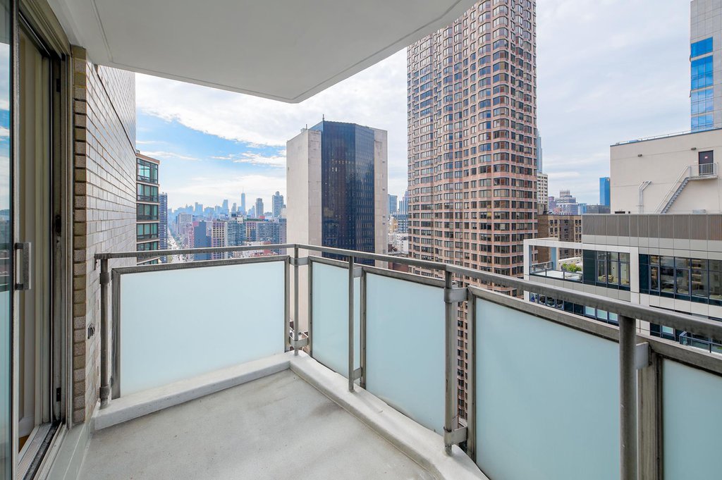 300 East 40th Street, Unit 26R photo 3