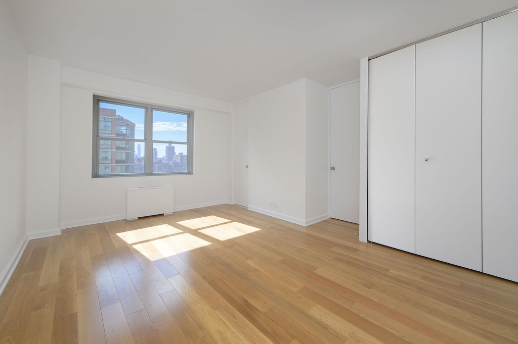 300 East 40th Street, Unit 26R photo 10