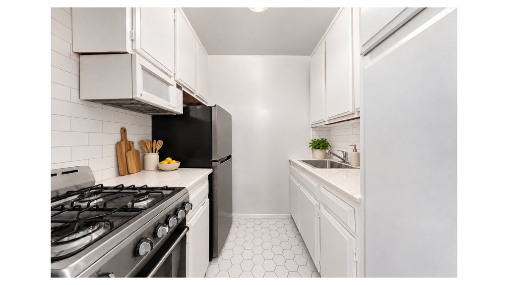 200 East 27th Street, Unit 3V photo 2