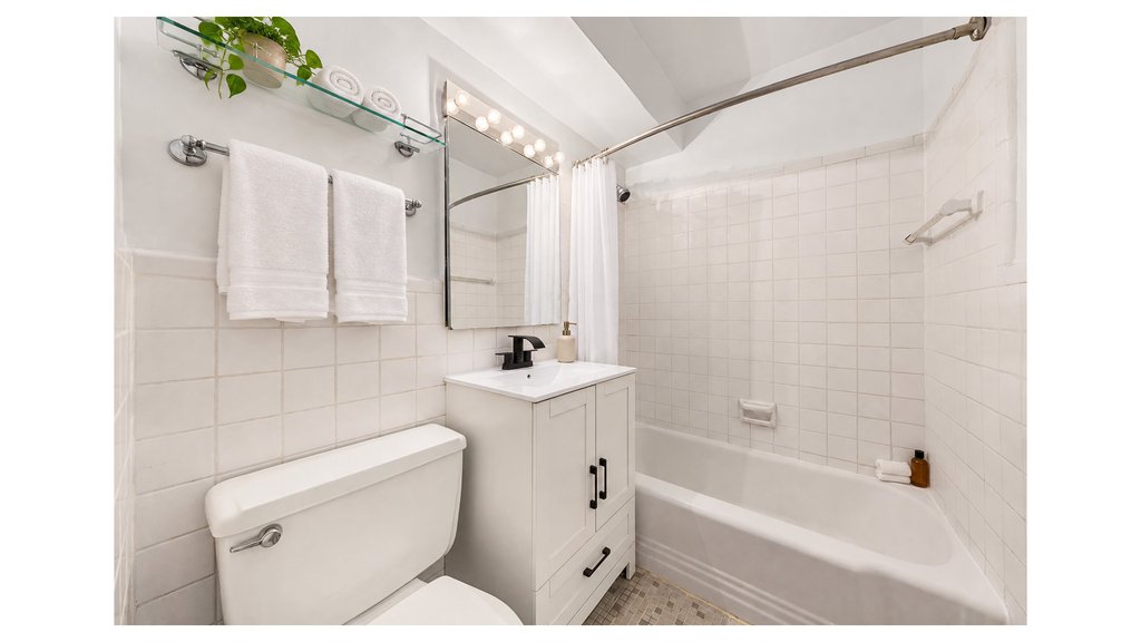 200 East 27th Street, Unit 3V photo 5