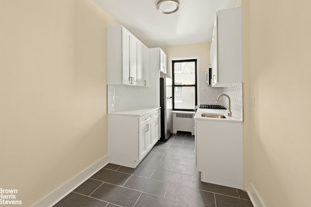 675 Walton Avenue, Unit 2A photo 4