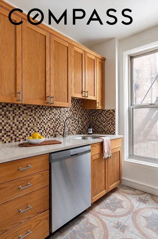 2022 Beverley Road, Unit 6 photo 10
