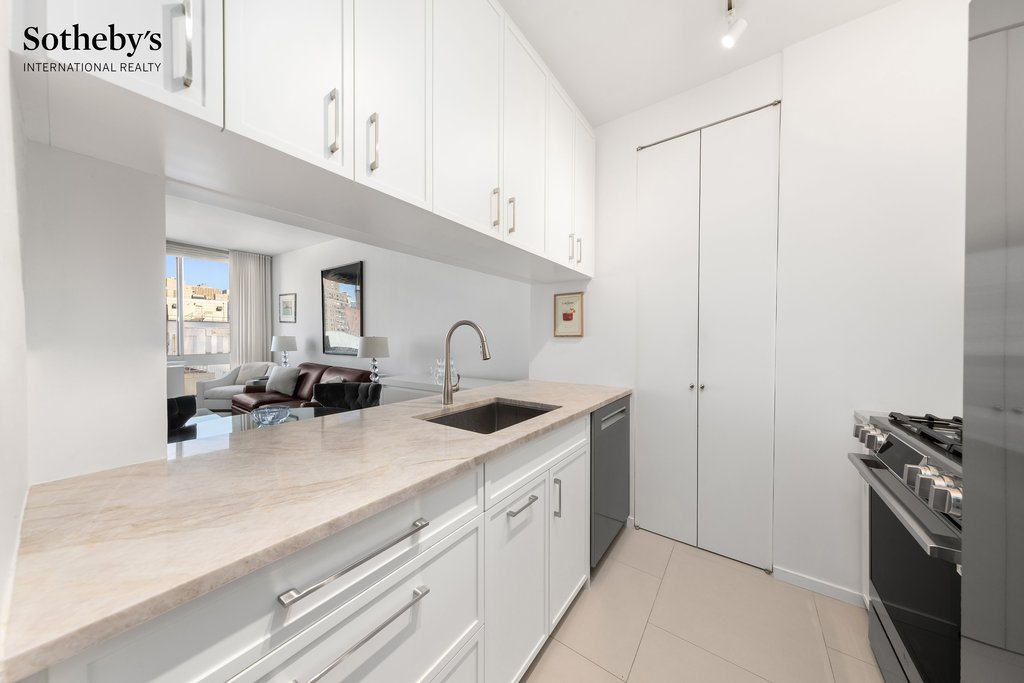 401 East 60th Street, Unit 9H photo 2