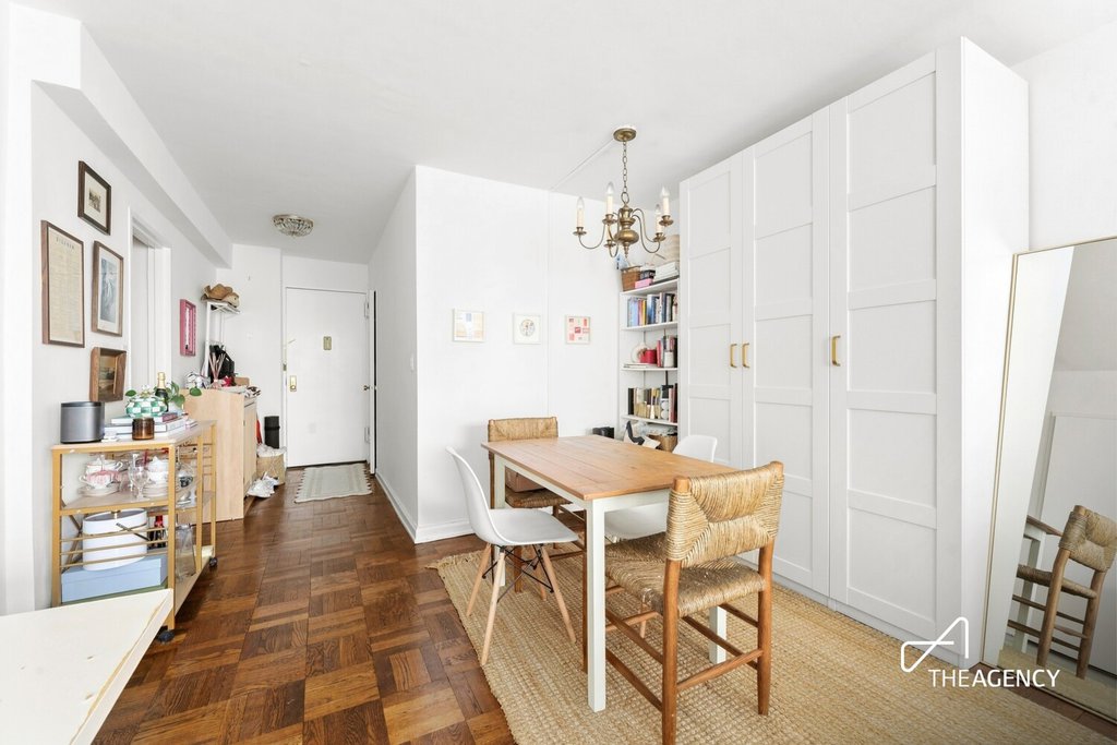150 East 61st Street, Unit 5K photo 2