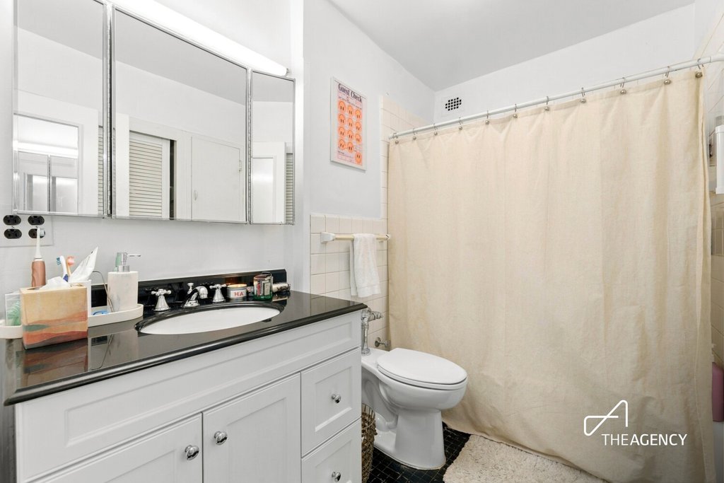 150 East 61st Street, Unit 5K photo 4