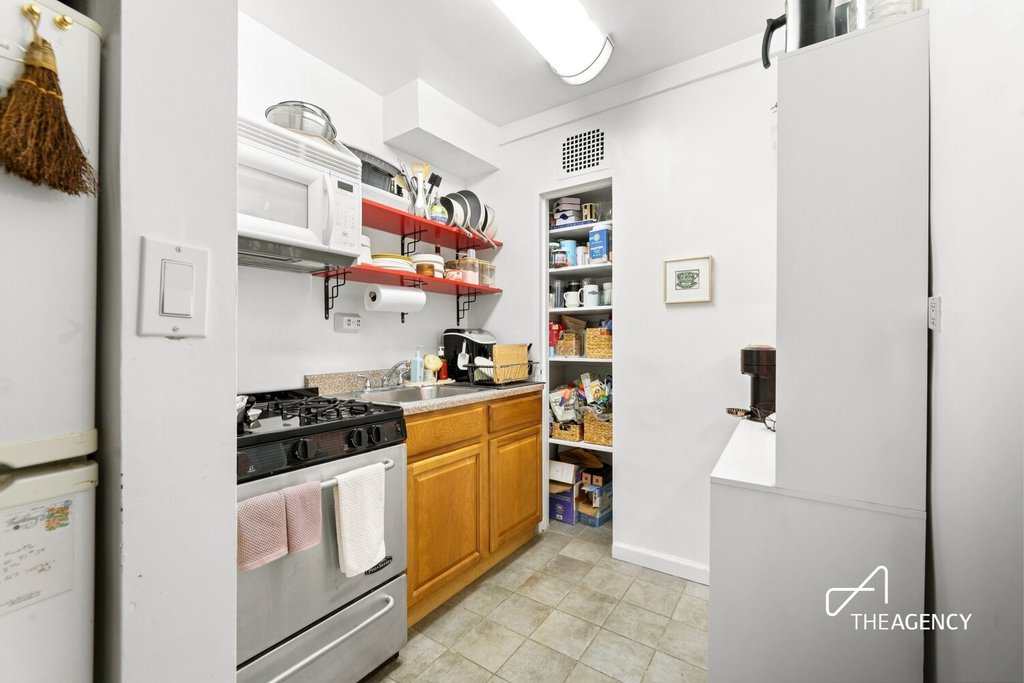 150 East 61st Street, Unit 5K photo 5