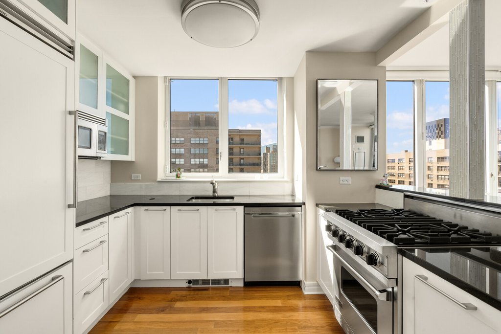 200 West End Avenue, Unit PHAS photo 2