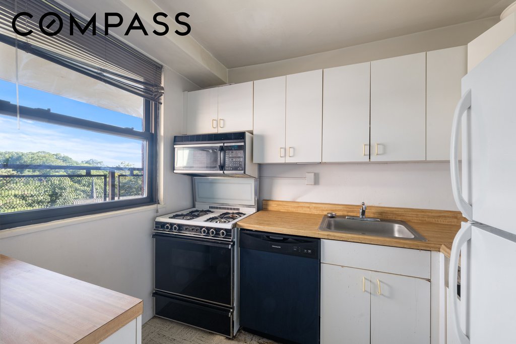 4901 Henry Hudson Parkway West, Unit 8M photo 7