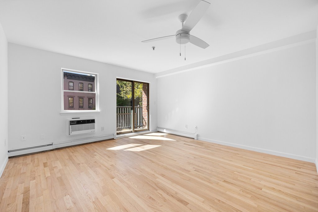 125 Bergen Street, Unit APT2C photo 2