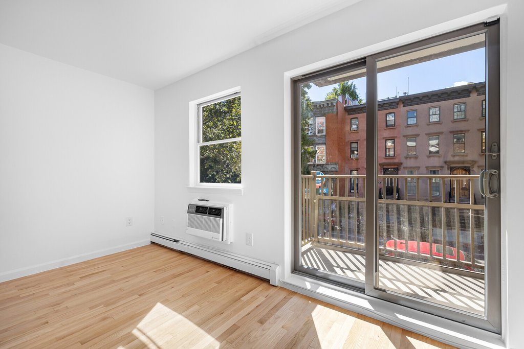 125 Bergen Street, Unit APT2C photo 3