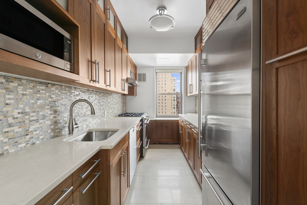500 East 83rd Street, Unit 15E photo 3