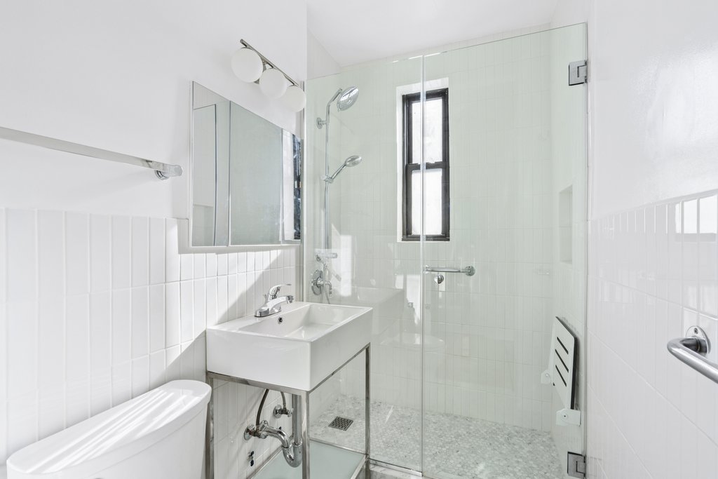 100 West 12th Street, Unit 5A photo 2