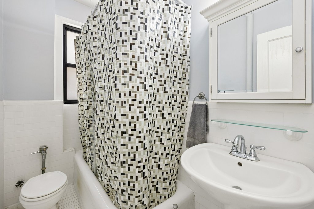 860 West 181st Street, Unit 44 photo 4
