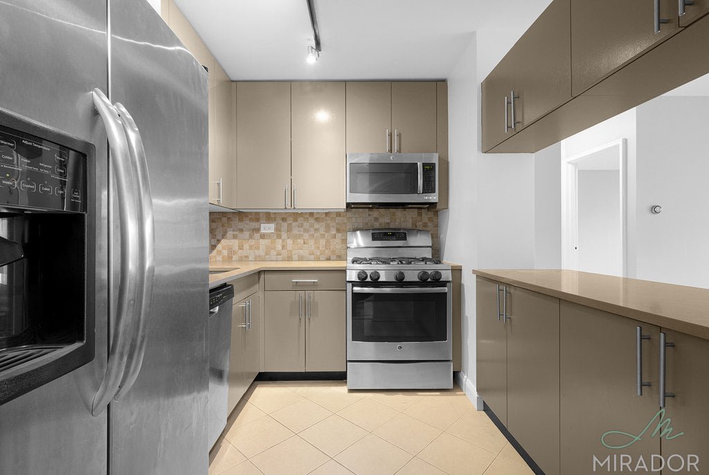 330 East 39th Street, Unit 14D photo 5