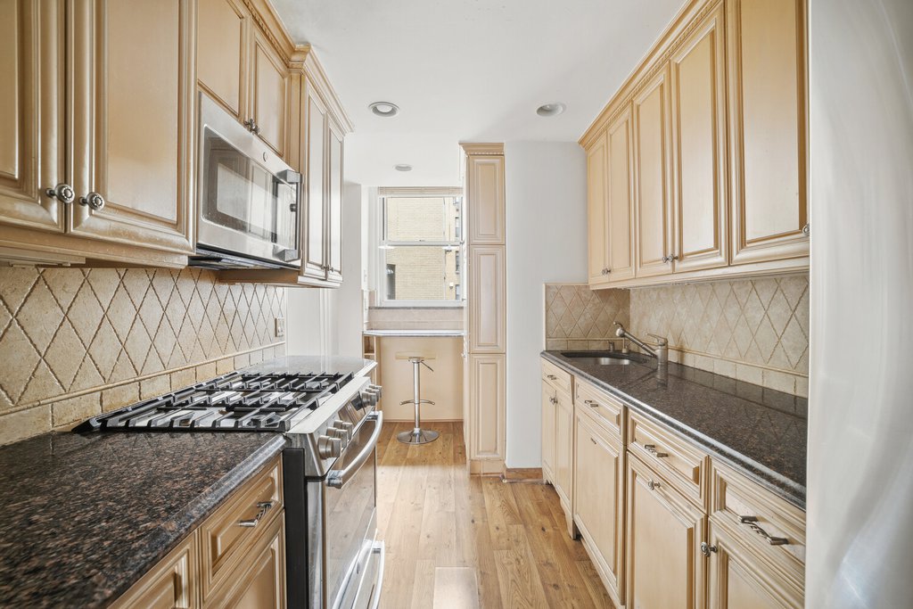1040 Park Avenue, Unit 8E photo 6