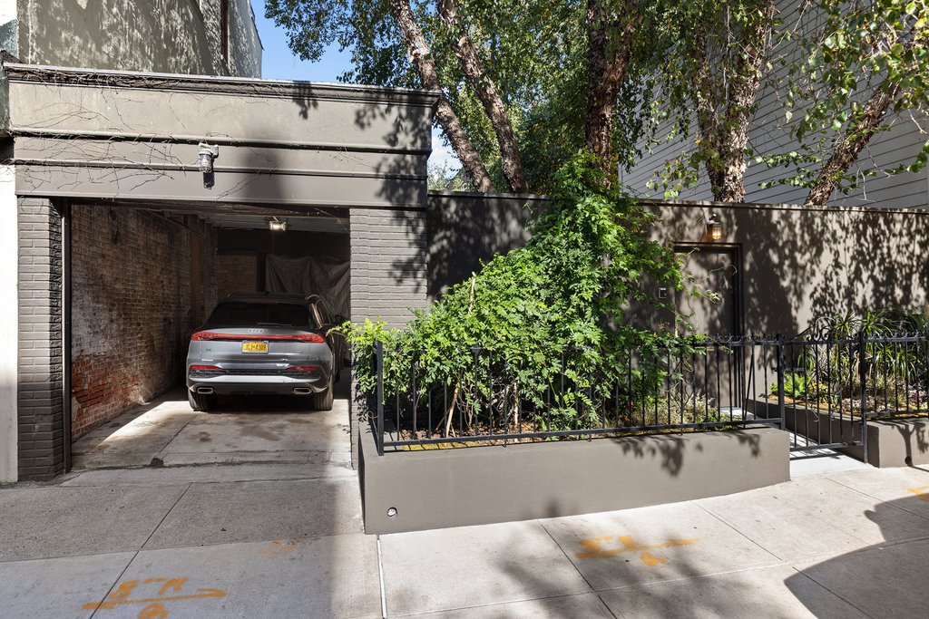 285 20th Street – For Sale photo 14