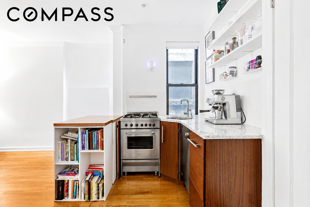 234 West 16th Street, Unit 5B photo 2