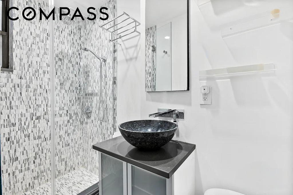 234 West 16th Street, Unit 5B photo 4