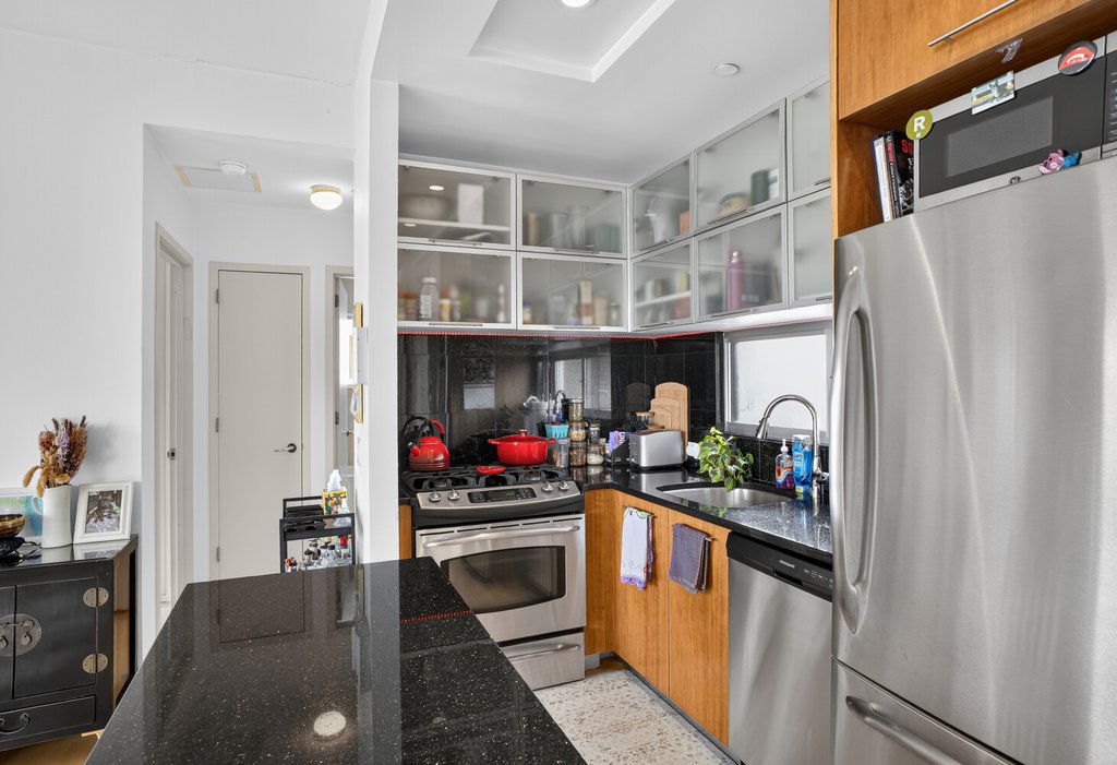297 Driggs Avenue, Unit 6B photo 4