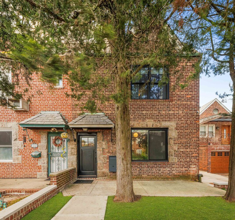 67-32 Selfridge Street – For Sale
