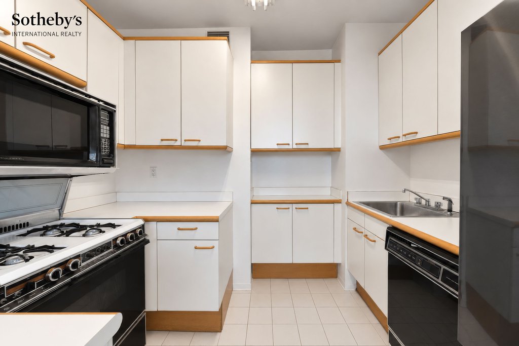 2000 Broadway, Unit 11C photo 4