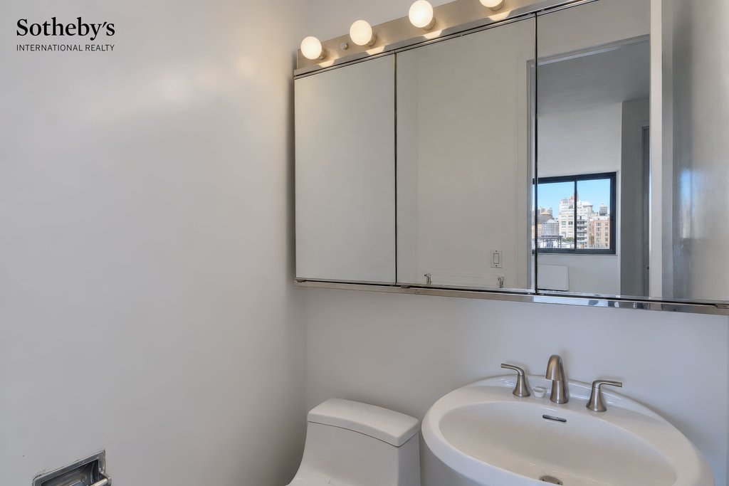 2000 Broadway, Unit 11C photo 5