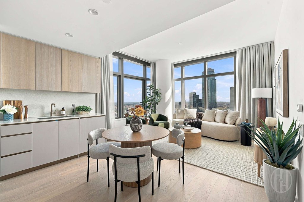 3 Court Square, Unit 4608