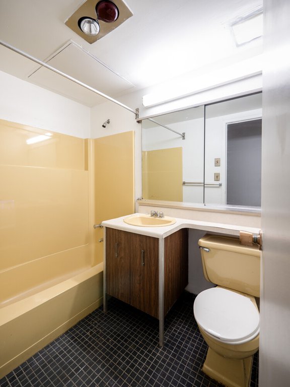 23 Waverly Place, Unit 6L photo 8